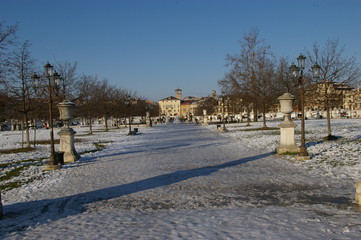 Padova Prato della Valle nella neve La seconda più grande piazza d'Europa