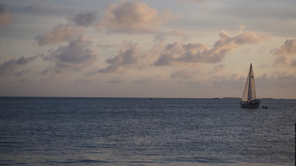 Segeln bei Sonnenuntergang