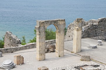 Gardasee - Sirmione - Grotten des Catull - Bogen