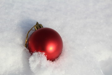 Christmas ball toy in the snow.