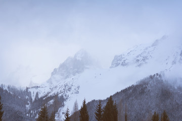 Obraz premium winter mountain peak in mist