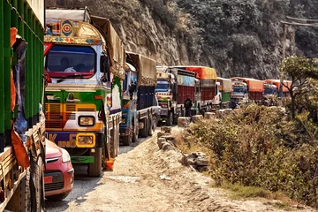 Fotobehang Verkeersopstopping op Narayanghat-Mugling Highway, Nepal © Ingo Bartussek