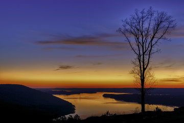Fototapeta na wymiar Sunset on the Tennessee River