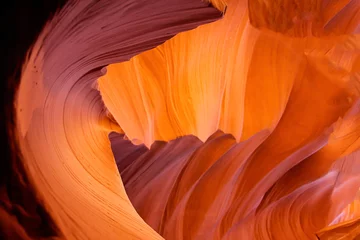 Gordijnen red sandstone formations at antelope canyon © Benjamin