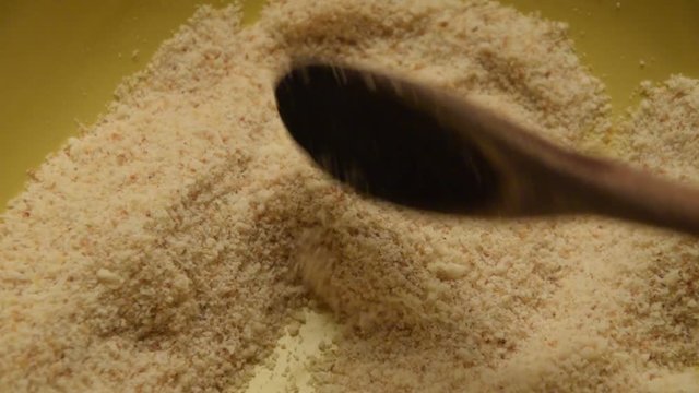 P&atilde;o ralado Rasp Pangrattato Paniermehl Chapelure مسحوق الكعك Breadcrumbs Panatura Strouhanka Farinha de rosca Bread crumbs br&oslash;d Pan rallado video Bułka tarta  Korppujauho פירורי לחם Str&ouml;br&ouml;d بقسماط