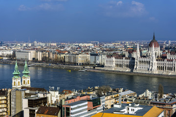 Budapest mit dem Parlament und Donau