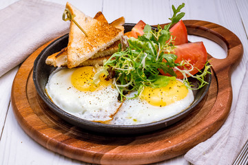 Fried eggs with tomatoes and toast