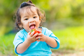 kid eating tomato