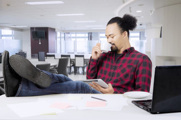 Male entrepreneur drinking coffee in the office