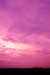 初夏の夕景と東京の街並み