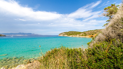 Einsame Bucht mit türkisem Wasser 