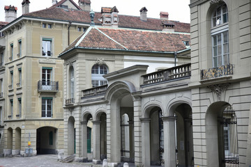 Naklejka premium Rue et Palais du vieux Berne en Suisse