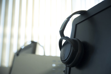 Obraz na płótnie Canvas headphone on top desktop computer