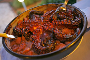 Octopus peka. Konoba, Croatia. Food.