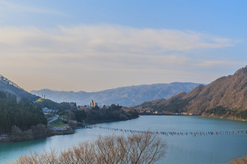 春の早朝の赤谷湖の風景