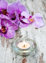 Obraz na płótnie Canvas Candle with orchids