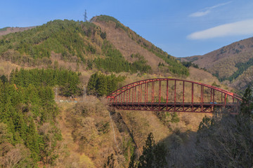 春の三国峠の風景