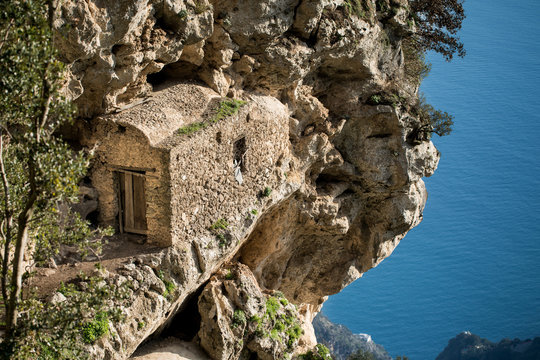 Il Sentiero degli Dei, partendo da Agerola e finendo a Nocelle, con vista di Positano, Praiano ed Amalfi. Italia
