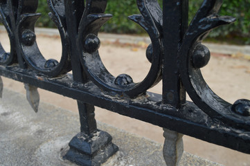 verja de hierro de un parque