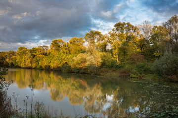 Am herbstlichen Fluss - Sonnenuntergang - Goldene Stunde