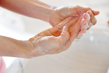 gründliches Händewaschen