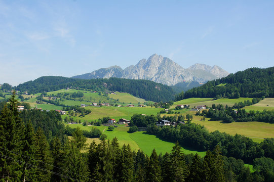 Landschaft oberhalb von Meran in S&uuml;dtirol bei Hafling und Avelengo
