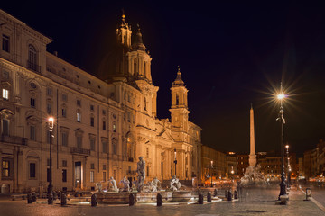 Obraz premium Rome, Piazza Navona, view of the fountains at night
