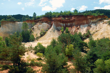 Rustrel (Vaucluse) le Colorado Provençal, Parc naturel régional du Luberon, carrières d'ocre, Provence