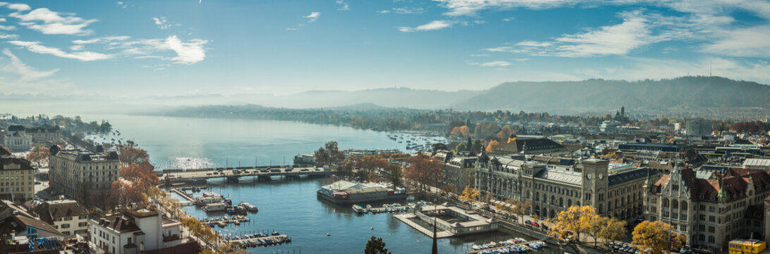 Historic Zurich along the Limmat river and Z&uuml;richsee, Switzerland. Historisches Z&uuml;rich entlang der Limmat und Z&uuml;richsee, die Schweiz.