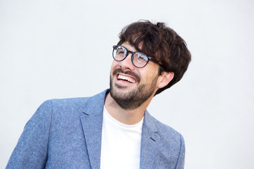 Obraz premium Close up happy man with glasses laughing against white background