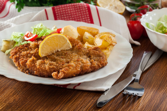 Breaded viennese schnitzel with baked potatoes