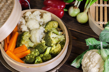 Steamed vegetables: broccoli, cauliflower and carrots