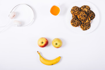 Bananas and apples in the shape of a smiley