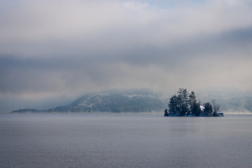 Obraz na płótnie Canvas Frosty morning on Lake George