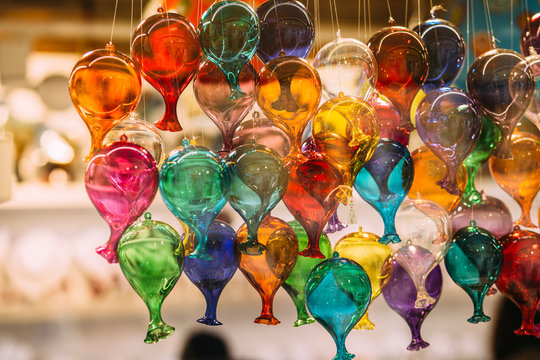 Fototapeta Murano glass figures in a venice shop