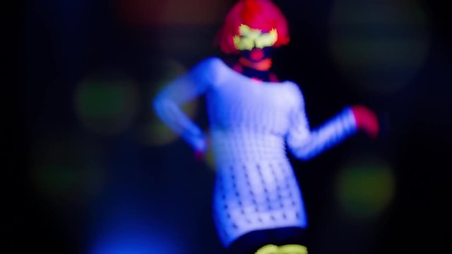 glow disco woman uv raver