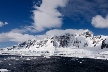 Fototapeta na wymiar Antarctic landscape with sea and mountains