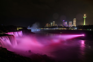 Fototapeta na wymiar Niagara Falls illuminated