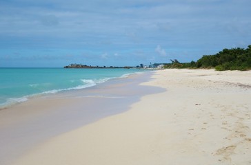 Fototapeta na wymiar Runaway Beach on Dickenson Bay in Antigua