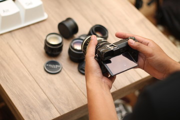 hand holding the camera