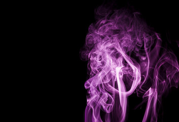 Obraz premium Purple smoke on black background