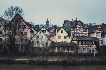Fototapeta premium Cityscape with old, half-timbered buildings at winter in romantic medieval town of Schwäbisch Hall in Baden-Württemberg, Germany