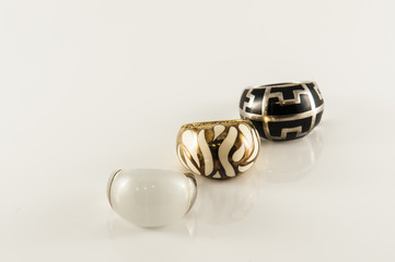 Rings white gold and black