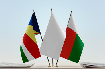 Flags of Seychelles and Madagascar with a white flag in the middle