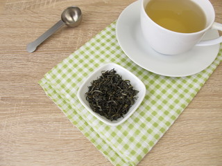 Eine Tasse chinesischer Tee weißer Affe