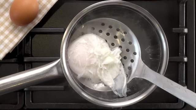 Cooking Poached Egg