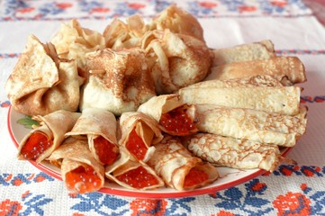 Праздничное блюдо, блины с начинкой