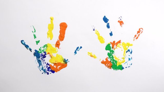 empreinte main d'enfant peinture