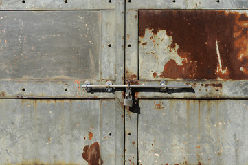 錆びた扉