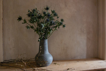 Tisch, Vase, Blumenstraus